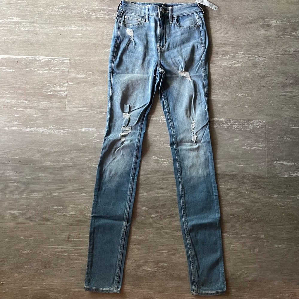 0L NWT Hollister Co High Rise Super Skinny Jeans in medium light blue distressed